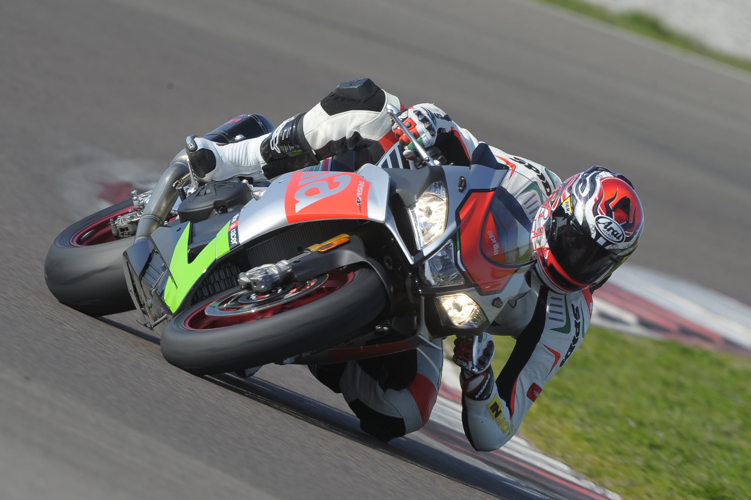 Aprilia RSV4 RF: time attack!