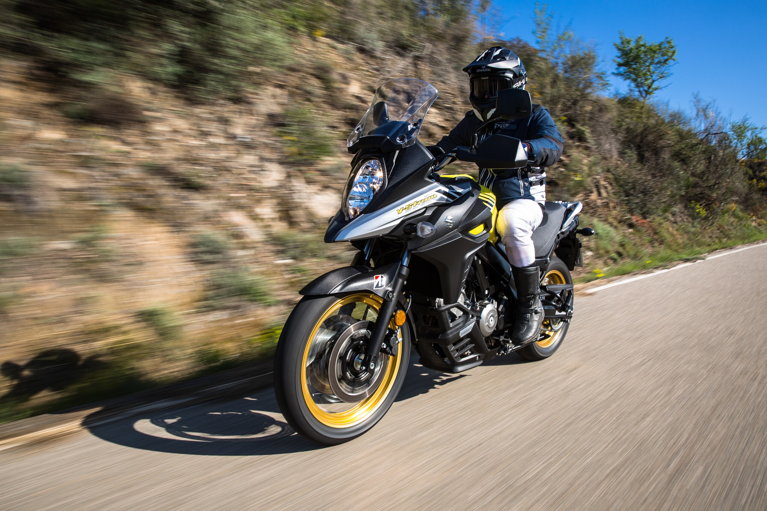 Suzuki V-Strom 650 XT: divertimento senza confini