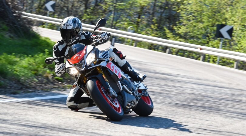 Aprilia Tuono V4 1100 Factory: invasione aliena
