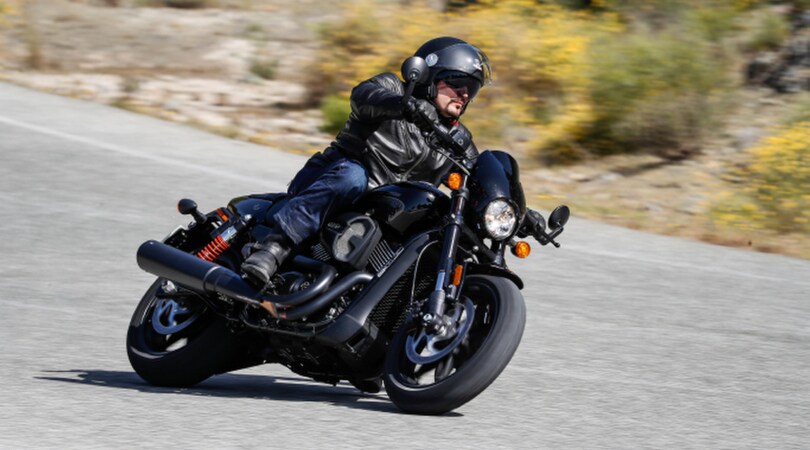 Harley-Davidson Street Rod: la prova
