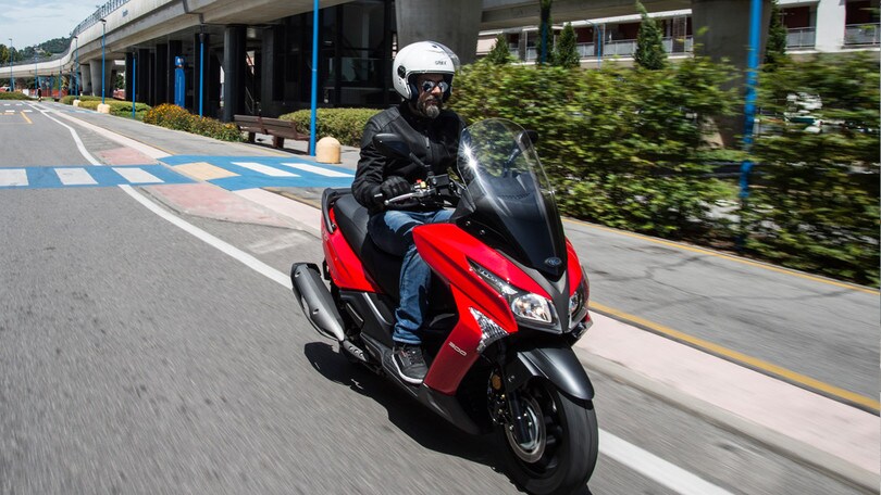 Kymco si veste in rosso
