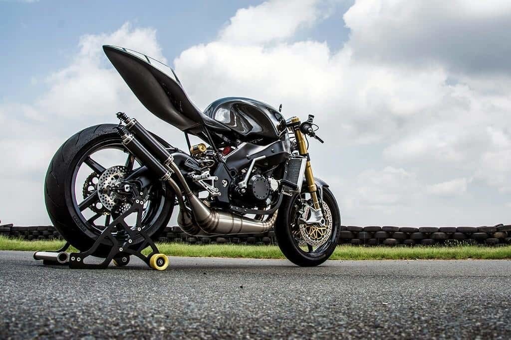 Yamaprilia: nuda al peperoncino piccante!