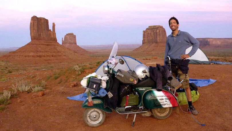 Superviaggiatori: Ilario Lavarra In giro per il mondo con una Vespa del ’68