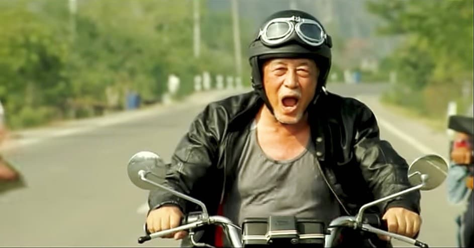 Andare in moto, la passione che ci mantiene giovani | VIDEO