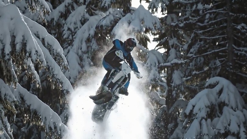 Quando hai voglia di andare in moto e fuori c'è la neve...