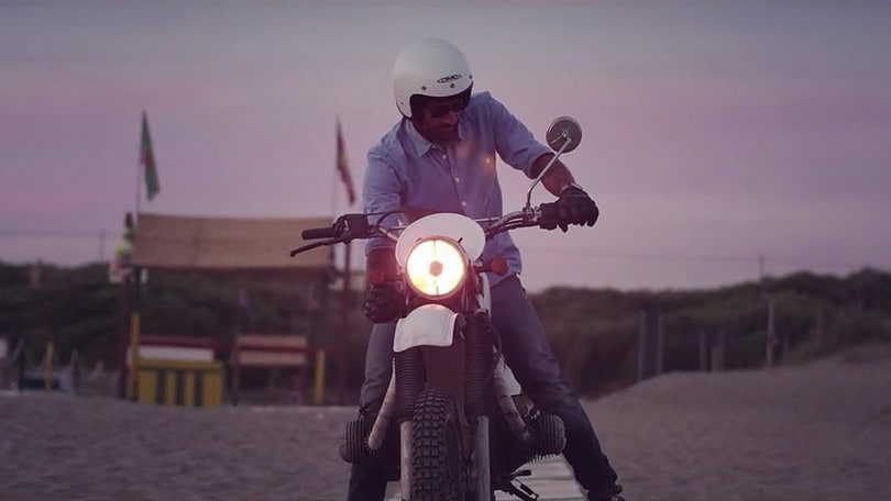 In moto il tempo diventa simile allo spazio | VIDEO