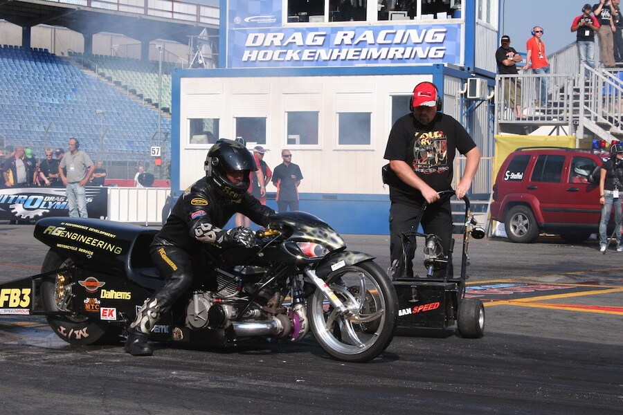 Drag Racing, come si avviano i motori