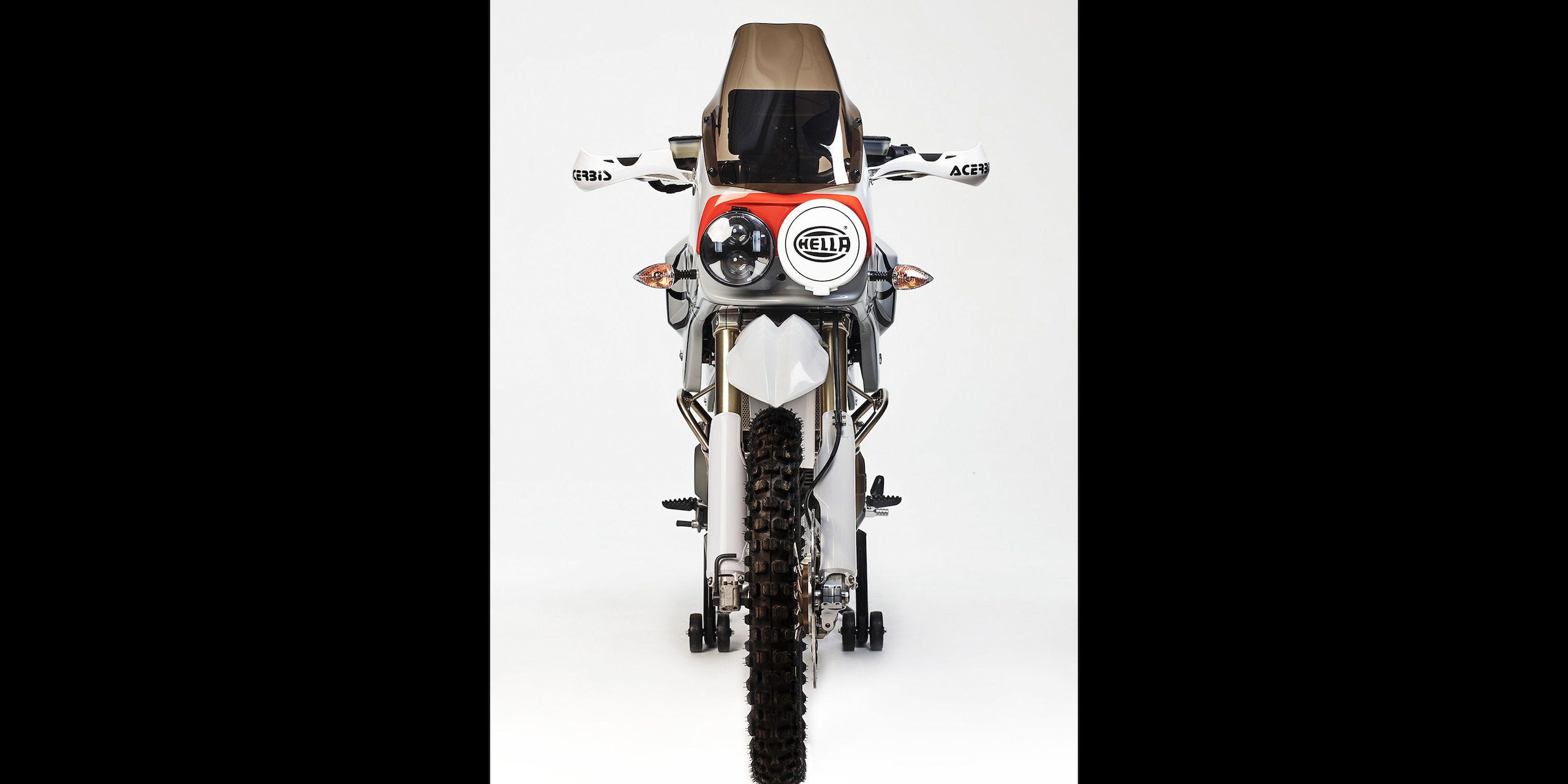 WSM L'Avventura, omaggio alla Dakar. Il motore è Ducati