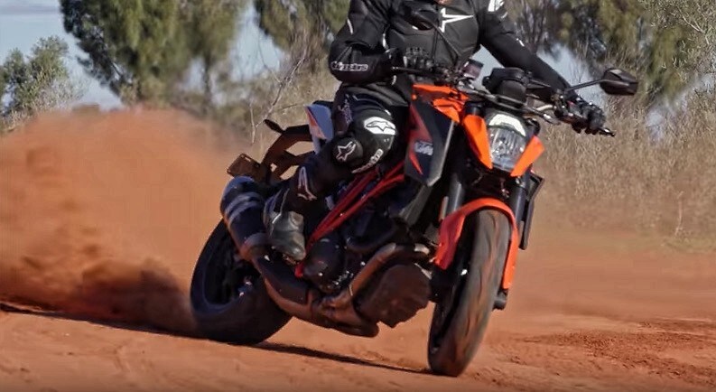 Attacco alla sabbia rossa dell'outback - VIDEO