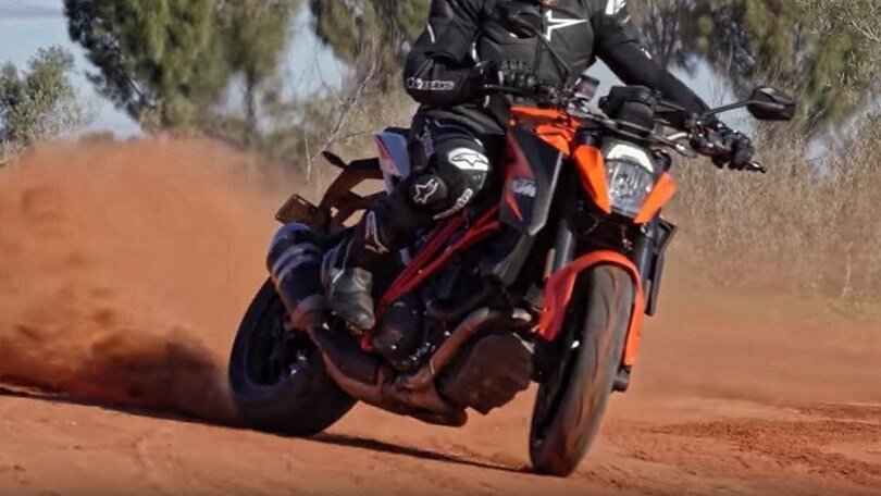 Attacco alla sabbia rossa dell'outback - VIDEO