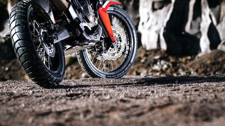 Metzeler svela il nuovo Karoo Street