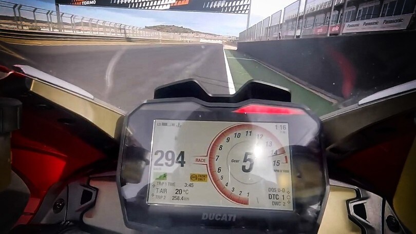 Ducati Panigale V4, tutto il brivido di un giro in pista