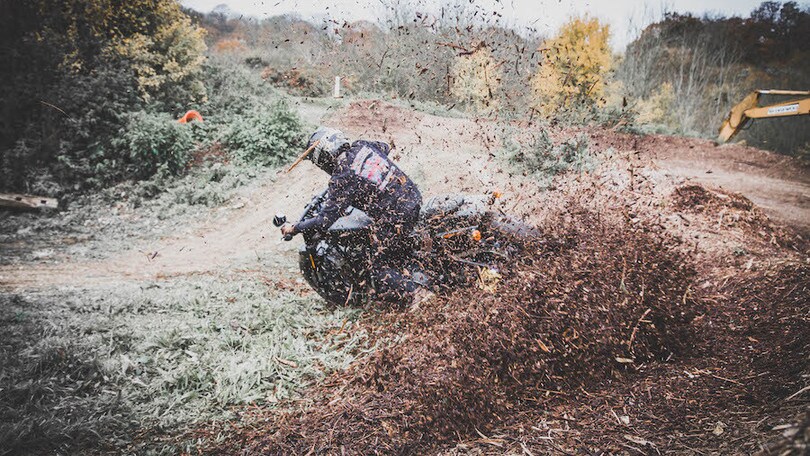 Harley Fat Bob si scatena in fuoristrada - LE FOTO