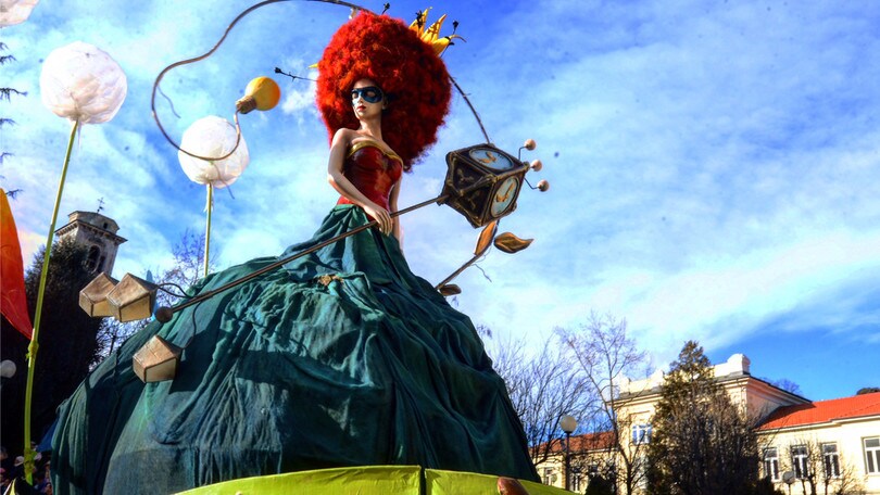 Con il Carnevale è festa grande a Borgosesia, Fano e Palma Campania
