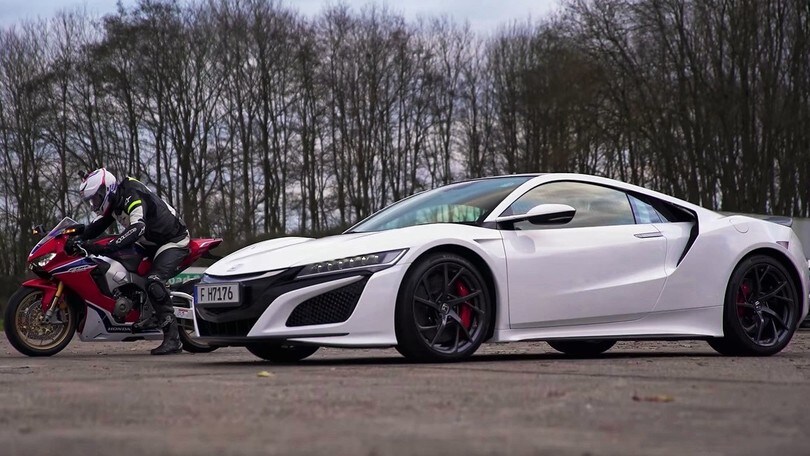 Honda CBR1000RR Vs Honda NSX, occhio a chi vince! - VIDEO