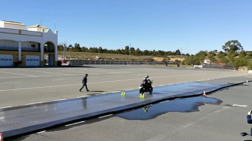 Frenata sul bagnato | Michelin Road 4