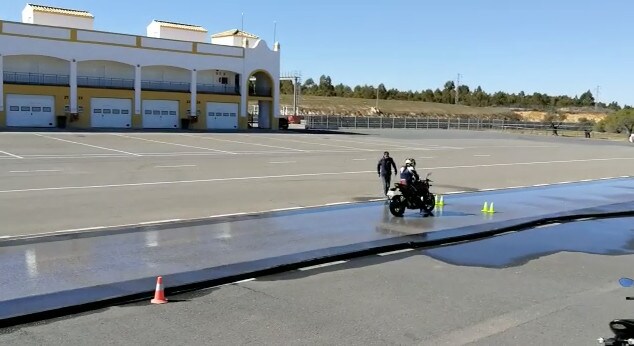 Frenata sul bagnato | Michelin Road 5