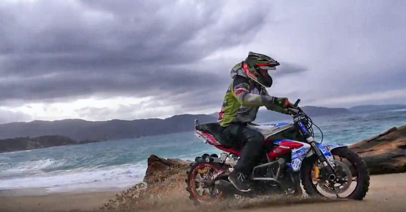 Con una Triumph Street Triple in fuoristrada - VIDEO