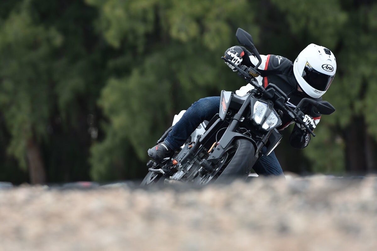 Prova KTM Duke 790: primo contatto