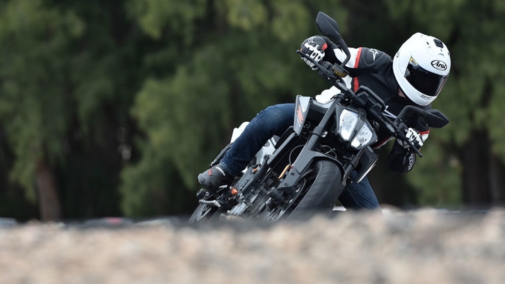 Prova KTM Duke 790: primo contatto