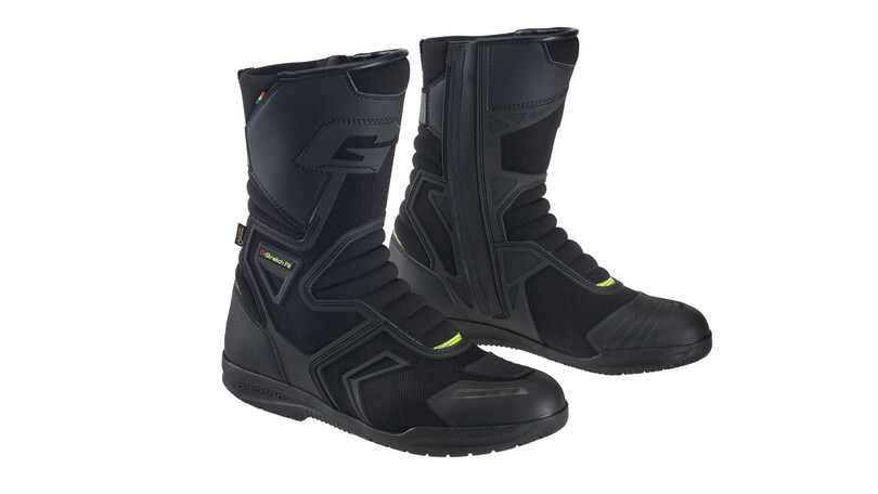 Gaerne e gli stivali per il turismo