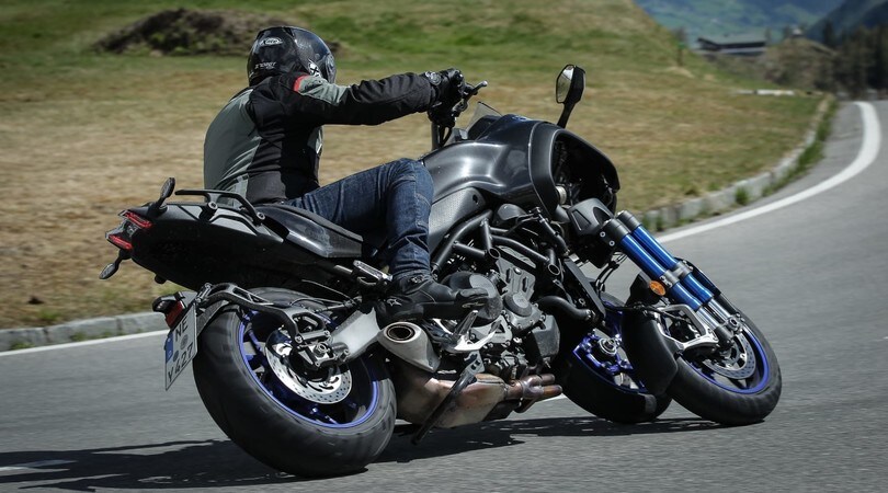 Yamaha Niken: le foto della prova