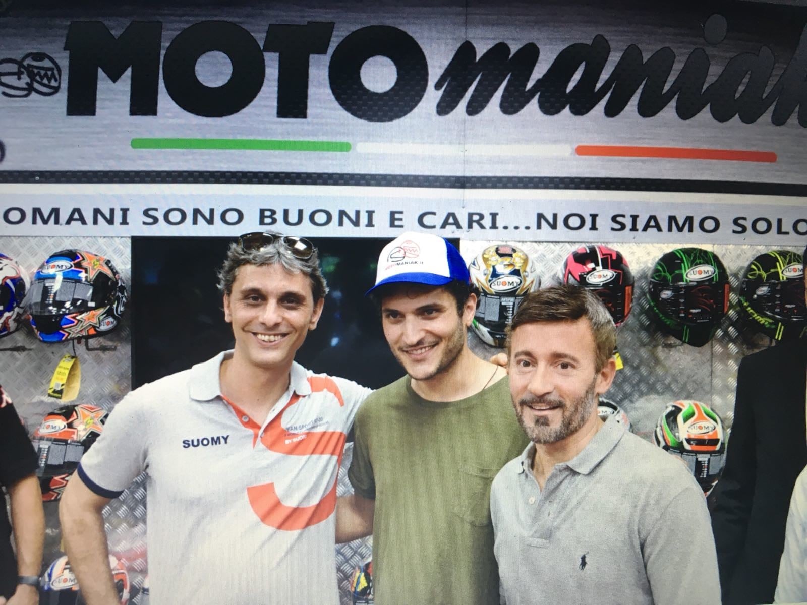 Max Biaggi presenta il suo Suomy da Motomaniak