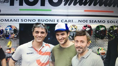 Max Biaggi presenta il suo Suomy da Motomaniak