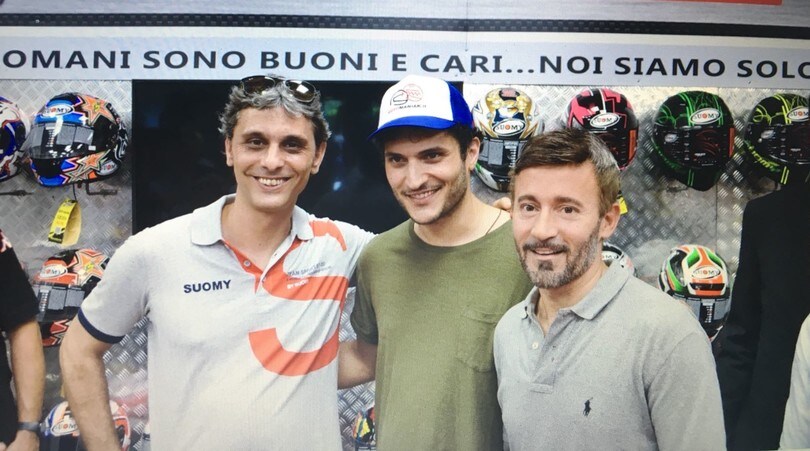 Max Biaggi presenta il suo Suomy da Motomaniak