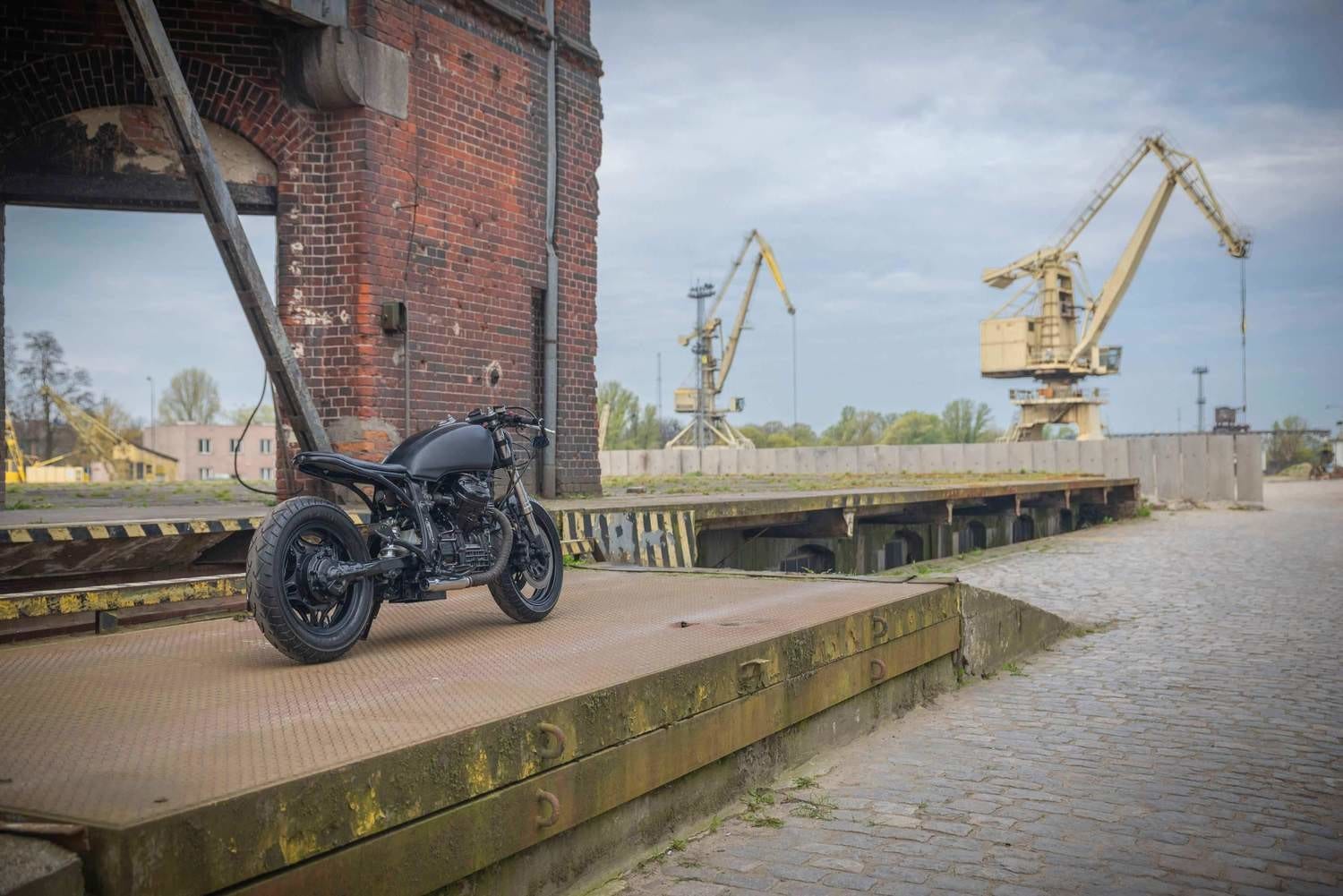Honda Black Beauty by Ugly Motors - LE FOTO