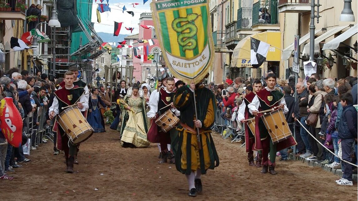 Il Palio di Nepi e l’Infiorata di Città della Pieve animano il weekend fuori porta