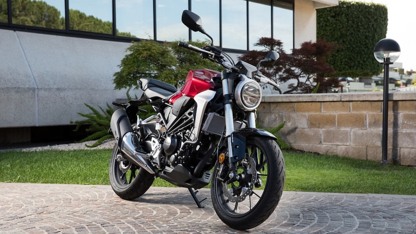 Primo contatto Honda CB300R - LE FOTO