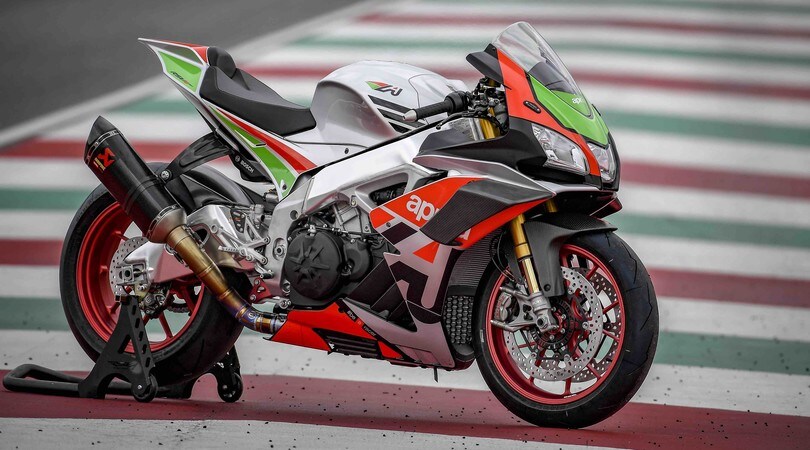 Aprilia RSV4 RF F.W: da fermo - FOTO