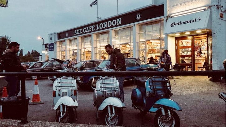 Il giro d’Europa con la Vespa PX 125