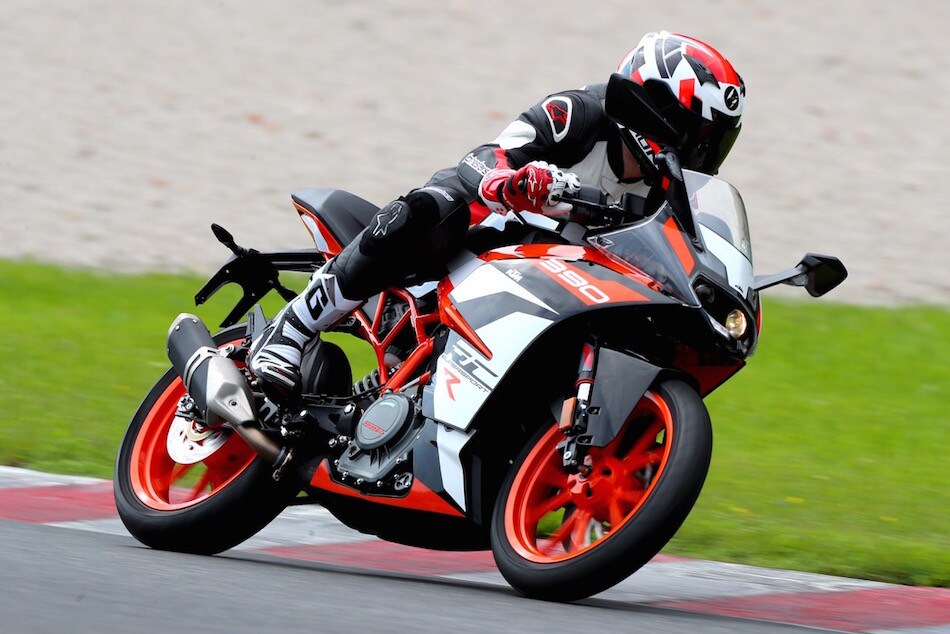 KTM RC 390 R e 390 SSP: primo contatto
