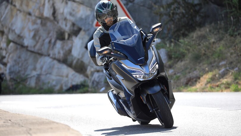 Primo contatto Honda Forza 300 - LE FOTO