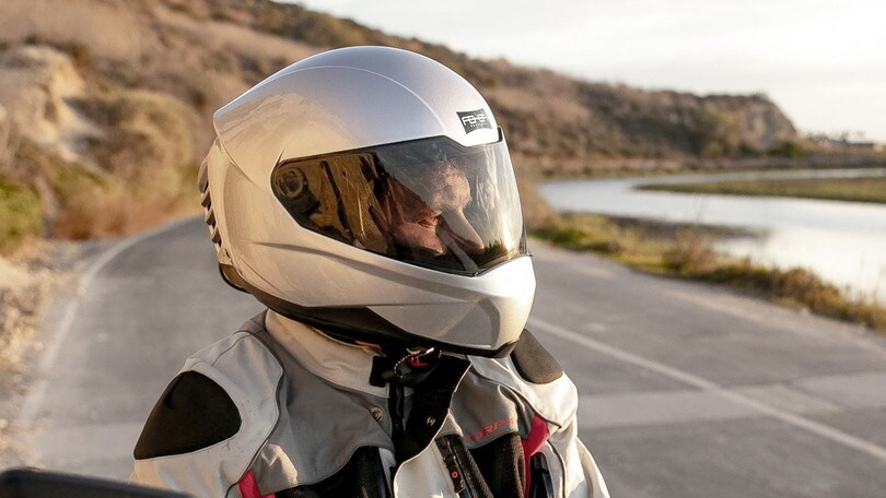 Feher inventa il casco con l’aria condizionata