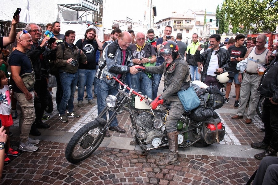 In Moto Speciale “Cocco”: da Pozzis a Samarcanda con una Harley del ‘39 #1