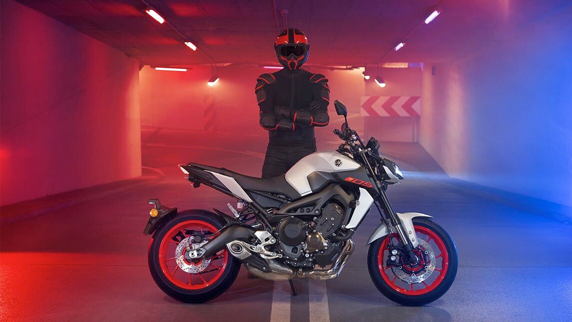 Yamaha veste di Ice Fluo le Hyper Naked