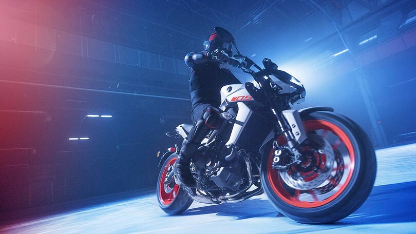 Yamaha MT Hyper Naked colorazione Fluo - LE FOTO