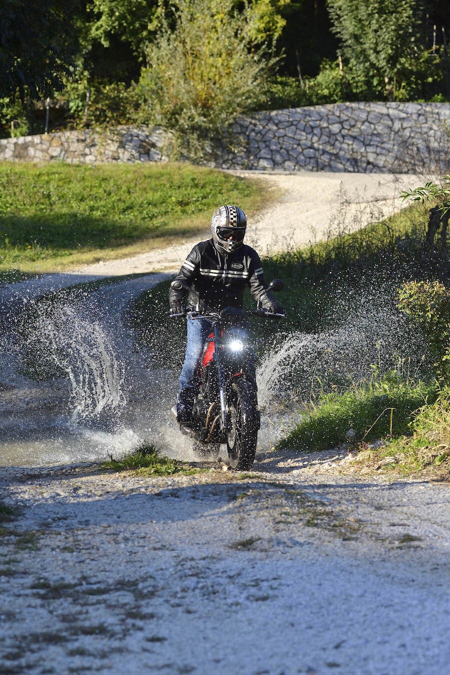 Primo contatto: Benelli Leoncino Trail in azione | VIDEO