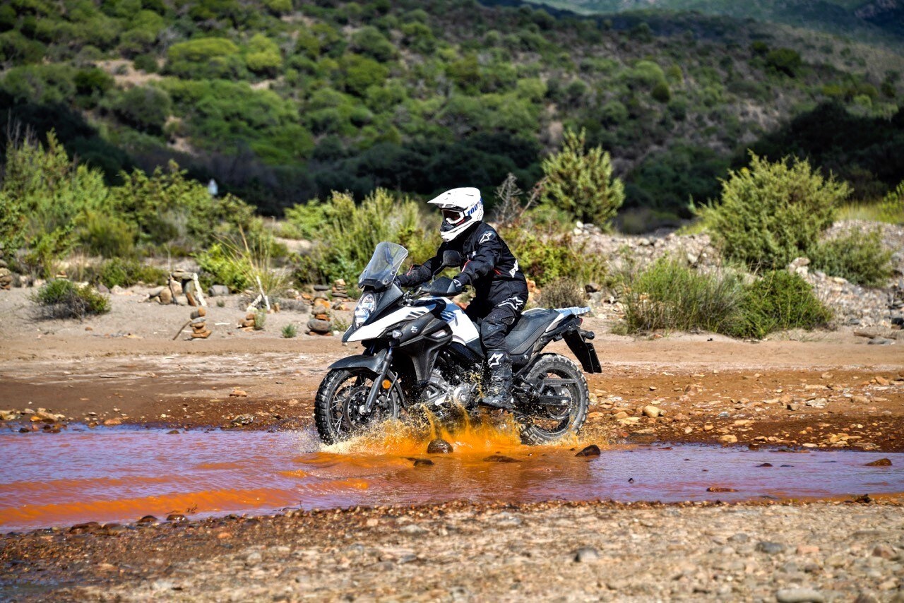 Test Alpinestars per off-road: casco SM10 e completo Techstars Graphite