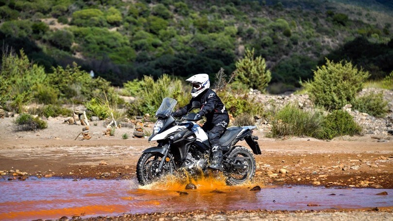 Test Alpinestars per off-road: casco SM10 e completo Techstars Graphite