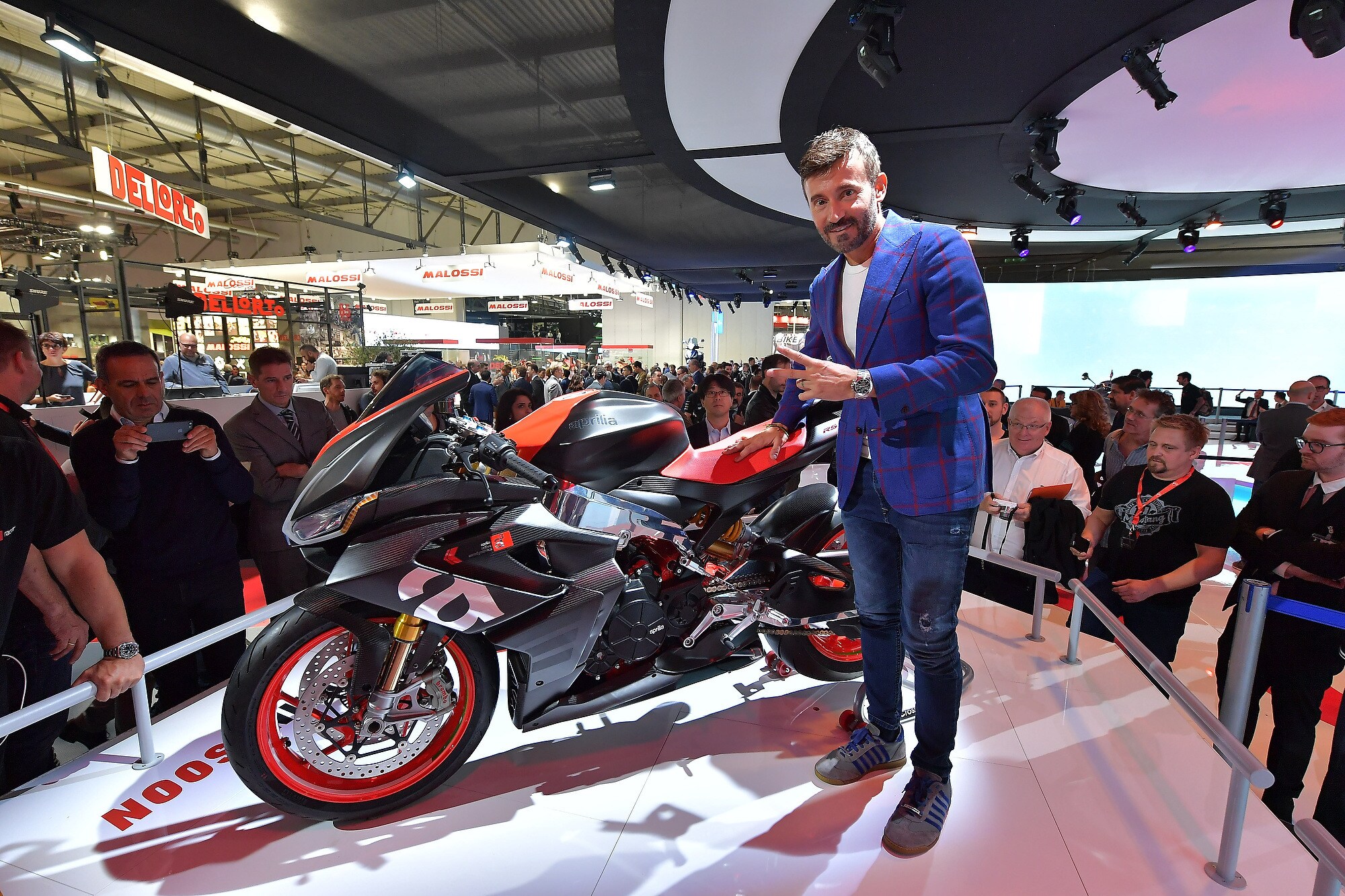Aprilia RSV4 RR Factory 2019, ecco come cambia