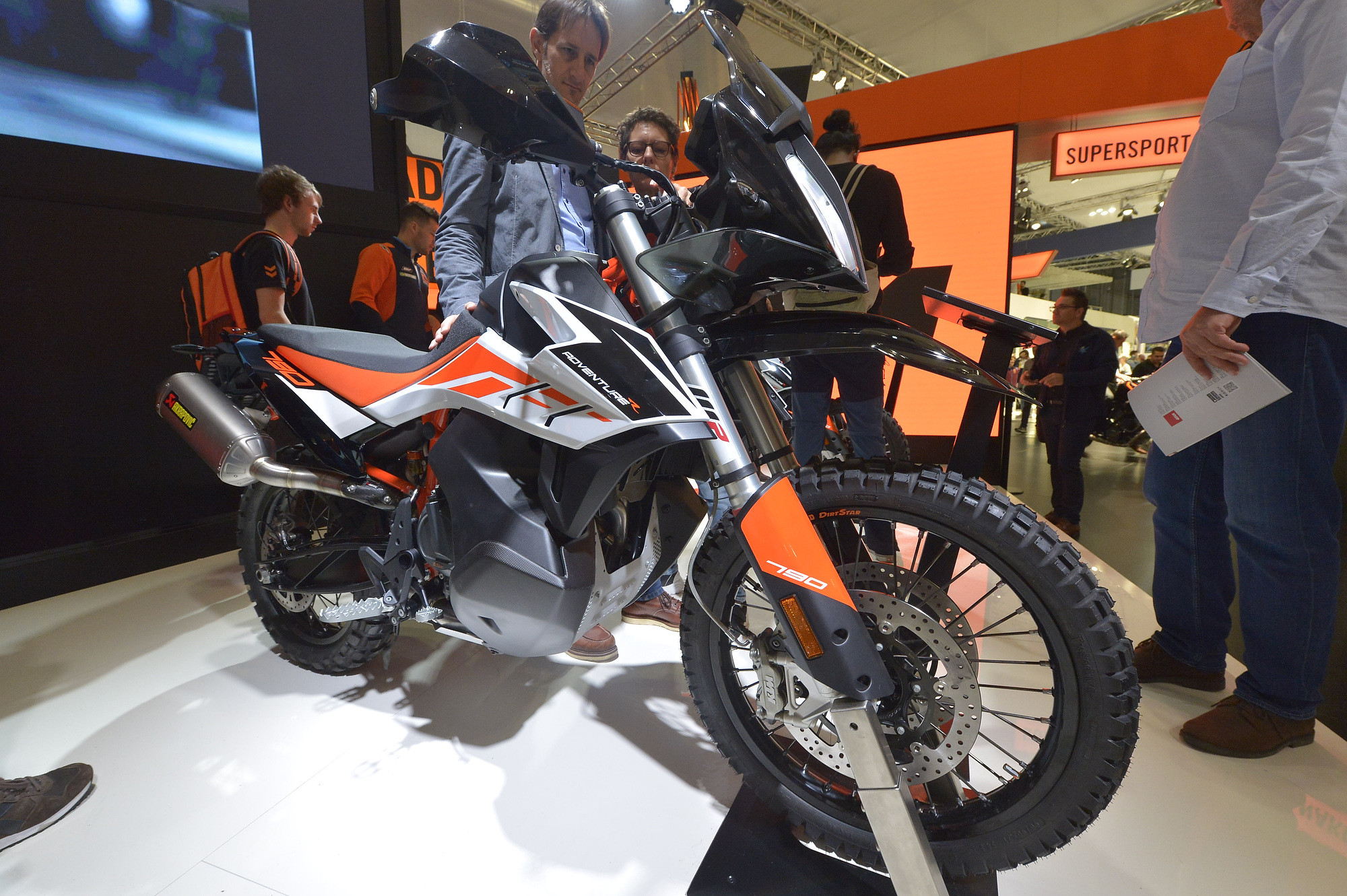 KTM 790 Adventure e Adventure R: "medie" da off-road