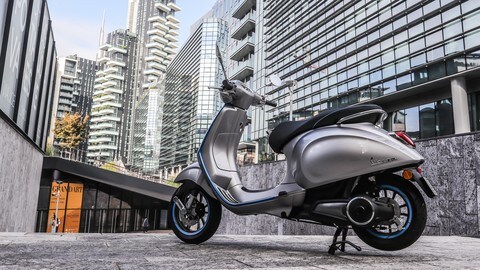 Prova Vespa Elettrica: la voce del silenzio