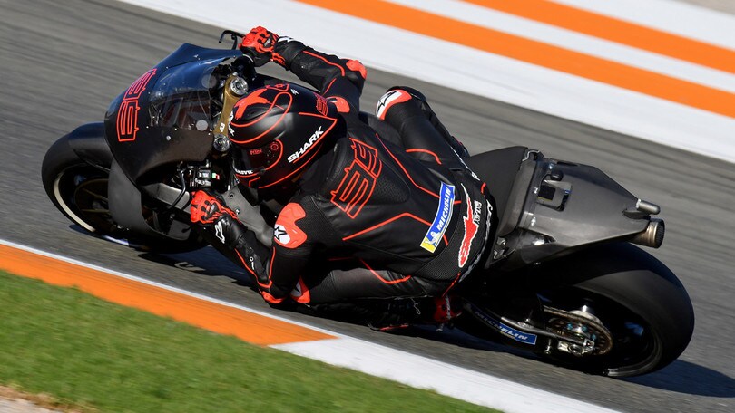 Il nuovo Shark Race-R Pro GP è il primo casco omologato FIM