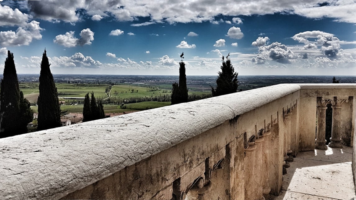 In viaggio a Custoza tra vini bianchi e un suggestivo Ossario