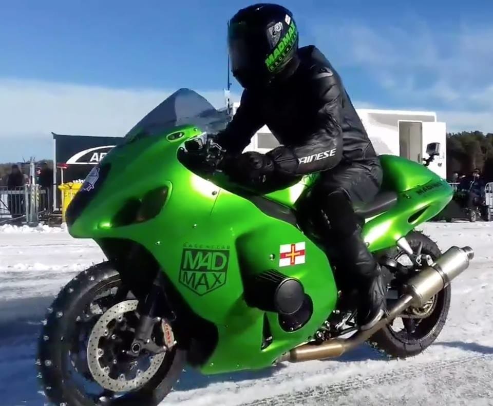 In moto a 280 km/h sul ghiaccio - IL VIDEO