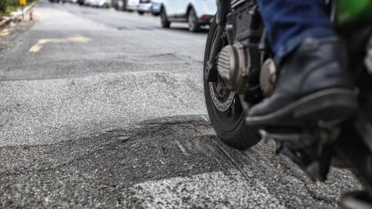Incidente su buca o dosso? Chiedete il risarcimento